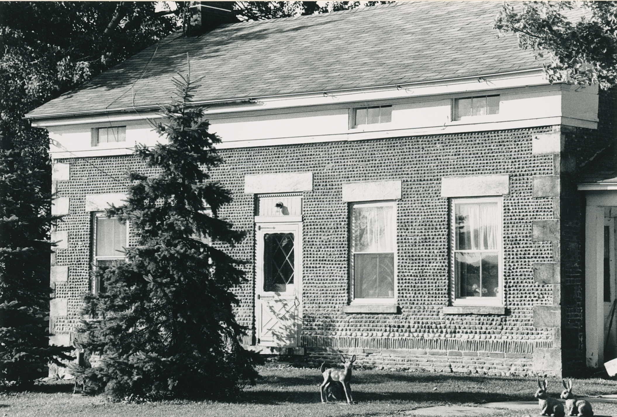 Car-7 12897 Lakeshore Rd 3